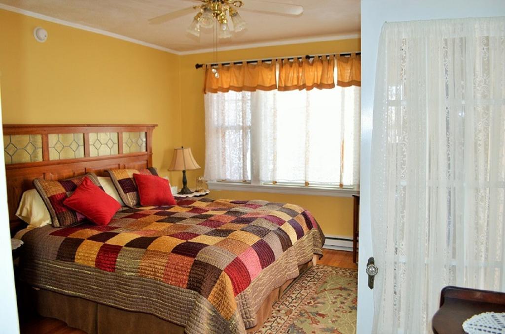 בר הרבור Heathwood Inn חדר תמונה